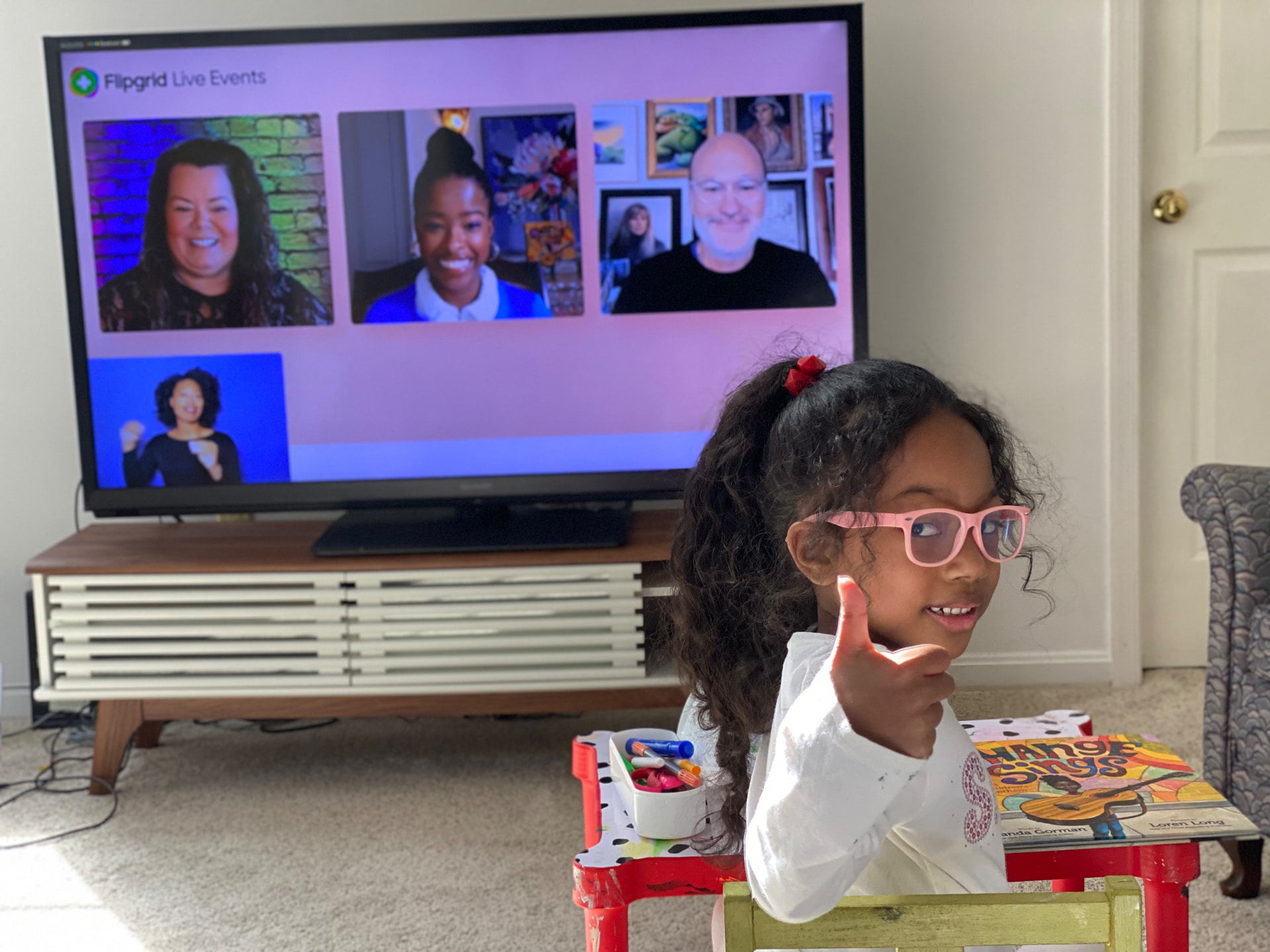 Ishara giving a thumbs up during a live author event